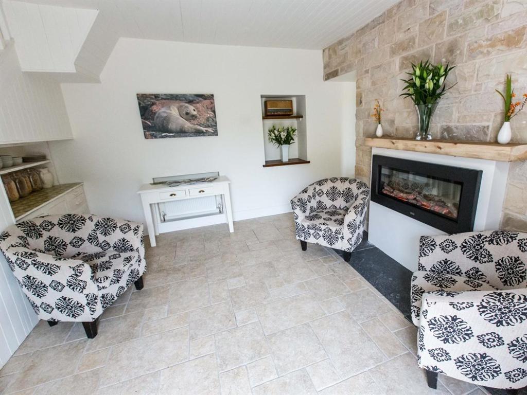 The Beach, Days Bar And B&B Inishbofin Extérieur photo